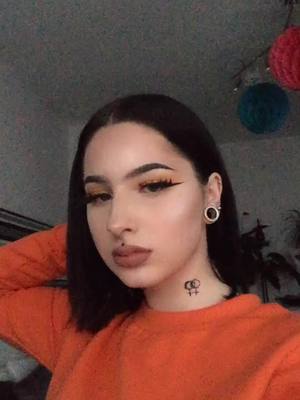 A post by @kingleyla on TikTok caption: 13/11/18 wie alt und groß seid ihr? -1.60m  16 yrs