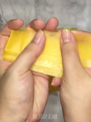 A post by @kksoapasmr on TikTok caption: 🎧🎧🤤🤤#мыло #soap #asmr #asmrvideo #肥皂#療癒#破碎#聲音