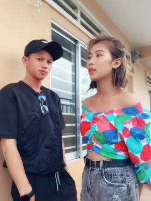 A post by @komtamdanmebantebersrop on TikTok caption: ក្បាលខូចចង់ថើបគេ😒🤣