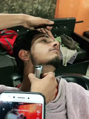 A post by @sohal_mark_ansari on TikTok caption: #haircut #foruyou #mark #onemillionaudition #hair #cute #BigBillionStar #foru #sameerfam #markfam #sameer_mark69 #tiktok #lol #beinghuman #blopper #b