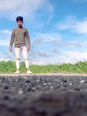 A post by @sohu43k on TikTok caption: ye zameen ruk jay aasman tham jay #vr1 #abnocompromise #tiktoke#olxdekhahai #tiktokindiachallenge