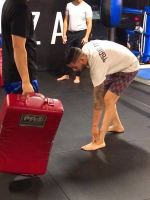 A post by @vegan.drew on TikTok caption: ❗️Where to aim the low kick by @diego_paez #kickboxing #mma #tiktokpartner