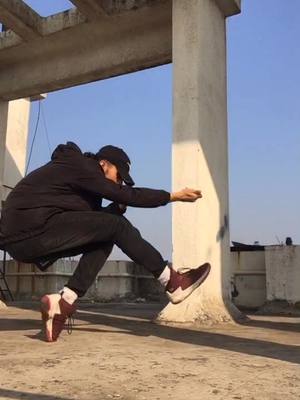 A post by @i_imaganimatrix on TikTok caption: Rate my balance game 1-10 👟‼️😜🔥 #foryou #gliding #roddyrich #balance #viral #footwork #featureme #dance #india