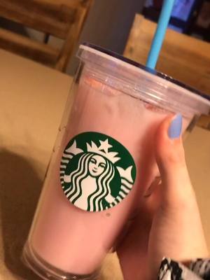 A post by @hm.drinks on TikTok caption: Strawberry açaí! 💕😁❤️#fyp #viral #strawberryaçai #starbucks