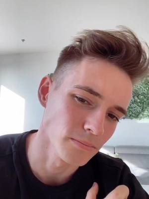 A post by @schoerks on TikTok caption: Jawline check 🥴 #viral #challenge #männerbeautyhacks #check