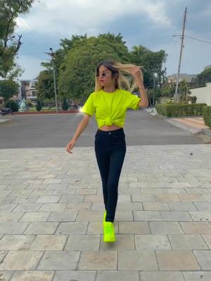 A post by @jaspreetkaurr_ on TikTok caption: Tag your fav tiktoker 🔥❤️ #SeekDontHide #seekdonthide #treanding #swagwalk #viralchallenge #indiatiktok #slowmo #tiktok_india #bestdost #swag