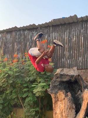 A post by @suruboy1 on TikTok caption: amazing stunt #tiktok #tiktokindia #viral #fliper #1m #me #parkour #sportlovers #peopleareawesome