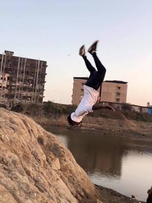 A post by @suruboy1 on TikTok caption: amazing stunt please like this video and follow me #tiktok #tiktokindia #viral #fliper #1m #me #parkour #sportlovers #amazing #flips