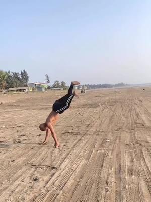 A post by @suruboy1 on TikTok caption: amazing back flip wow stunt #tiktok #tiktokindia #viral #fliper #1m #me #parkour #sportlovers #amazing #flips #peopleareawesome