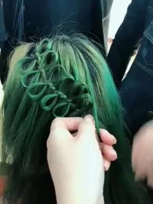 A post by @jiayilaihairwigs on TikTok caption: #hair Who like this style?😍