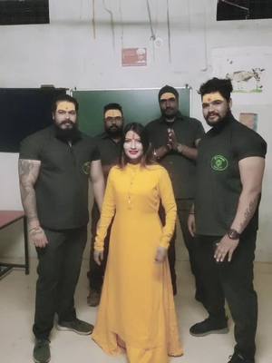 A post by @bantisardarji12 on TikTok caption: #shahnaaz akhtar ji........"Maiya ke diwano ne Darbaara sajaya h "..