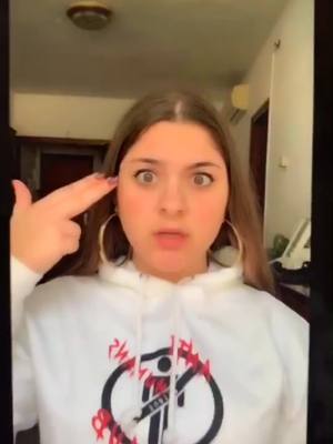 A post by @ on TikTok caption: @ceciliacantarano che hit😷🔥 Come procede la vostra quarantena? Like se volete la seconda parte😂