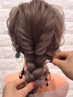 A post by @chicstylish on TikTok caption: #reallifeathome #foryou #fyp #lulustylist #hairstlye #hair