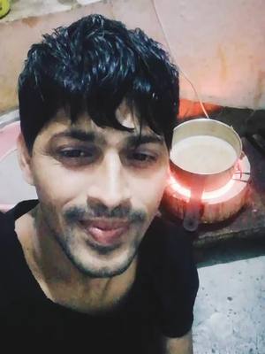 A post by @i_m_sr006 on TikTok caption: मेरे मोहल्ले में 🤣चाय 😋😋 #HandWashChallenge #gharbaithoindia #covid19 #tiktokindia #myvoice #realvoice #tiktokindia प्लीज़ viral ❤️🙏