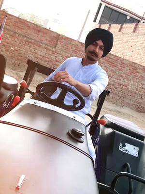 A post by @amrit_manshahia on TikTok caption: Ik gal di granty niwi paa k rakhn gye #tik_tok #tractor #foryoupage #slowmo