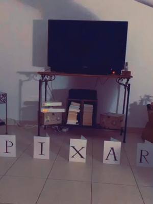 A post by @nico_la2b on TikTok caption: J....Confinement💡 #pixarchallenge #disney #fou #disneypixar