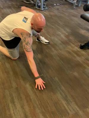 A post by @thematthewmorgan on TikTok caption: #sunday #sundayfunday #qaurantine #workout #pushup #onehandedpushup #onehandedchallenge #fyp #fouryou #happyeaster #bestfandom #health