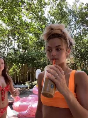 A post by @addiwesterby_ on TikTok caption: threw my coffee for @theweeknd 🥺 #randomthings