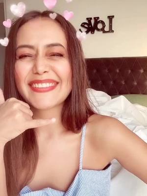 A post by @nehakakkar on TikTok caption: Hehehe.. Good Job! @varun_bharti_music 🤗👌🏼 #KallaSohnaNai #NehaKakkar @desimusicfactory #NehaKakkarSong #DuetWithNehu #LoveTiktok @tiktok_india