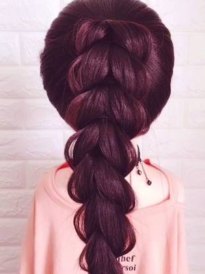 A post by @tikhairstyle on TikTok caption: #hairlook #hairtutorial Do you like this?