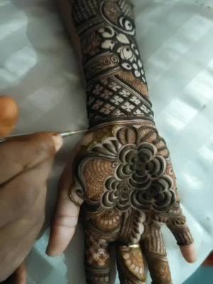 A post by @ravimehandiarts on TikTok caption: hi friends today's Mehandi Art's.