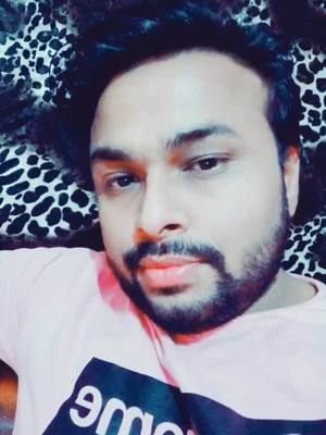 A post by @brownboydelhi on TikTok caption: #boredathome log to amrud kharidne se pehle puchte hai ki meethe hai?  aur baad me namak lagake khaate hai..!!!