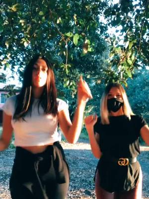 A post by @camillaebianca_ on TikTok caption: #blooper vi siete visti con i vostri fidanzati?   👩‍❤️‍💋‍👨 @camillacaroccia @biancamarchetti_