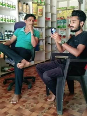 A post by @niteshdixit143 on TikTok caption: pan bahar khane wale paisa ki parwah nahi krte😂 #tiktokindia #funnyvideos #swargmovie #dailogue #coronatime