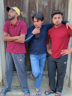 A post by @rubal_pb10x on TikTok caption: Dso MAi shi kiha 😂😂👈🏻#pb10_team #gharbaithoindia #punjabicomedy #tiktokindia #tiktokindia #foryou #funny #viral #tiktok