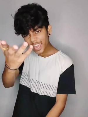 A post by @pammy._.akhade on TikTok caption: Mene Tere Muh Pe Mara 👊 @tiktok@tiktok_india#tiktok#tiktokindia#fyp#foryoupage#foryou#pammyakhade#viral#transtion