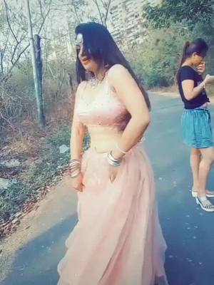 A post by @jazzlinsharmaa on TikTok caption: aankh mare o ladki aankh mare!!#foryoupage #goviral