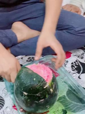 A post by @zuhaibkhan661 on TikTok caption: Stuffed watermelon kulfi #watermelon #ramzanmubarak #eidmubarak #eidmubarak #lockdown #viral #viralvideo #viralchallenge #tiktok #tiktokindia #trend