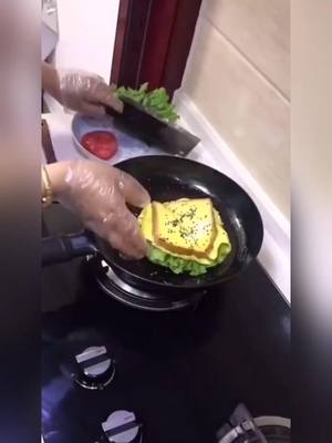 A post by @shunwinn on TikTok caption: Easy to make-#Breakfast #Egg #Sandwich try with me #healthyrecipe