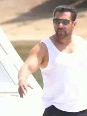 A post by @kaleem_rock000 on TikTok caption: Salman khan new song  with beautiful msg #salmankhan #salmankhan #ramdanmubarak #Diwali #bhaijaan #trending #hindumuslimbhaibhai #kaleem_rock000