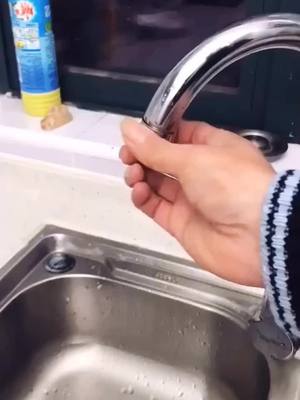 A post by @goodgood010 on TikTok caption: Faucet shower,no longer have to worry about splashing#goodthing #kitchentips #kitchenfun #sharethis