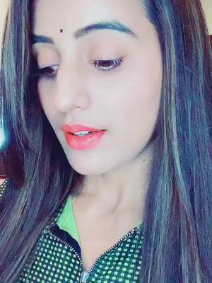 A post by @singhakshara1 on TikTok caption: Tujhe Kaise bataun #SwagStepChallenge #foryoupage #tiktokindia #aksharasingh #tiktok #trending #aksharasingh