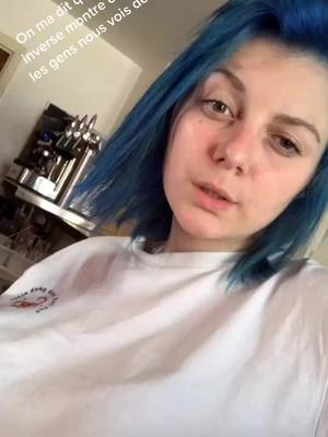 A post by @neuneugame on TikTok caption: Oui mes cheveux son bien bleu #pourtoi #foryou #original