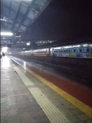 A post by @samadhan_37 on TikTok caption: kalyan junction 🌨️🌨️🌧️ #swagstepchallenge