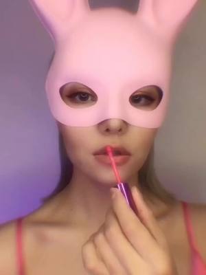 A post by @winnieno on TikTok caption: I can go to mask dance😇😇#makeup #partymakeuplook makeup