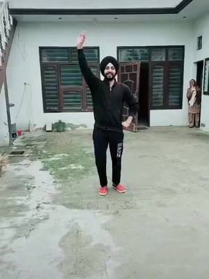 A post by @blacksmith033 on TikTok caption: Draft video.Song upr hor lgea va dso kida lga🕺🕺#ShareTheCare #bhangralover #dance #foryoupage #tiktok_india #tiktok #viral #duetwithme @sarikagill