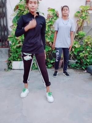 A post by @bhanu_thakur95 on TikTok caption: aise yaar dobara nhi milenge😎#HainTaiyaarHum #dance #sharethecare #foryoupage #gopop #tiktokindia #trending #popular