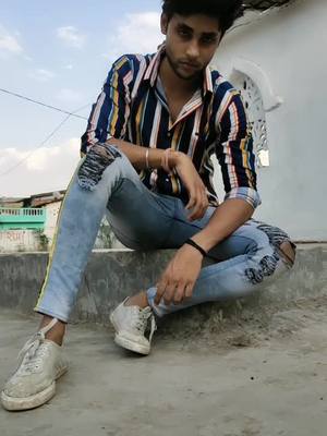 A post by @yash_____handsome_7 on TikTok caption: httt 🤬 #foryou #trending #viral