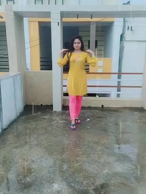 A post by @riddhi_morzariya on TikTok caption: Happy Moonsoon #ShareTheCare #tiktokindia #foryou #foryoupage #yemosamkibarish #trending #moonsoon #riddhimorzariya