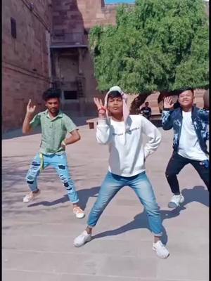 A post by @unofficial_shivam9910 on TikTok caption: halka dupatta tera muh dikhe #hariyanvi #hariyanvisong #hariyanvidance #foryou #trendingsong #tiktokindia #fyp #chikufam #foryoupage @tiktok_india