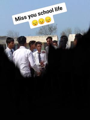 A post by @neeraj__raj on TikTok caption: # Miss you school ka Akhari din#✌️✌️ #neeraj991450 #foryou #viralvideo #tictokindia #ShareTheCare #😘😘my #doubleexposure