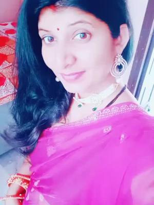 A post by @lovelypri3 on TikTok caption: #chora mari kamar katkti hale#🤩🤩#tiktokindia #tiktok_india #🙏🙏🙏🙏🌹🌹🌹🌹