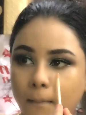 A post by @eshawasir0707 on TikTok caption: how to conceal and contour ⬇️⬇️ #makeupartist #makeupbyeshawasir #tutorial #makeupgoals #concealertutorial #contour #contourtutorial