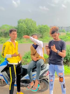 A post by @faiz_shaikh_16 on TikTok caption: Esa no kon save karta h 😂😅😁😂🤣#sharethecare #expression #foryoupage #faizshaikh_05 #slowmotion #tiktok_inida #viral #duets @tiktok_india