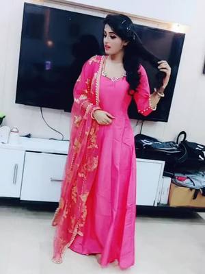 A post by @neha.kumari2929 on TikTok caption: #Love #newtrendingsong #modelface #fypage #trending_music #trend2020 #janemanjaneman