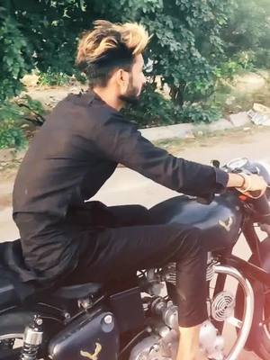 A post by @sohil_khan_st on TikTok caption: Plz 🙏🙏 like comment share#foryou #tiktokindia #foryoupage #oldbullet #foryouchallenge #😅😘❤️ #oldbullet 🔥😎😎